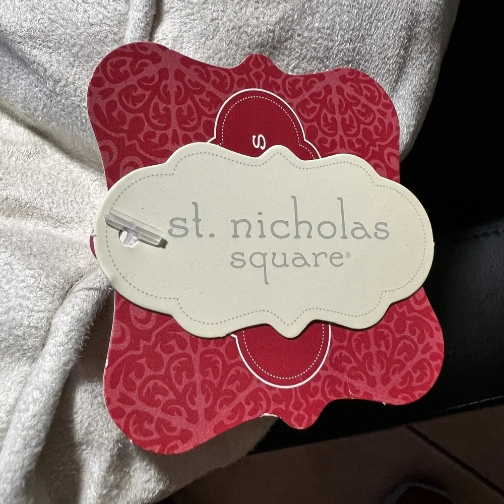 2 St. Nicholas Ivory Throw Pillows 14x14 Red Cardinals Christmas‎ Winter Decor